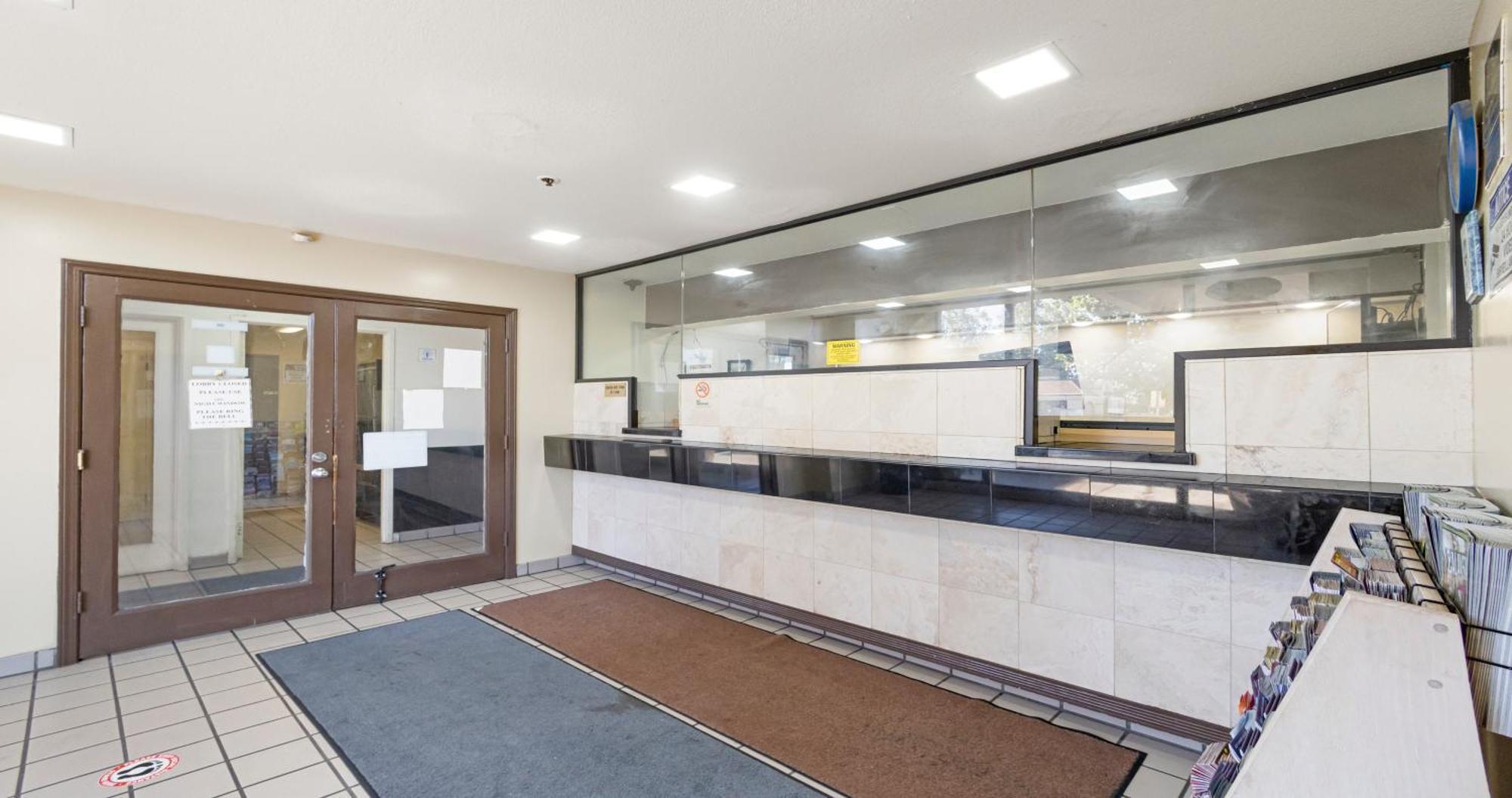 Budget Inn And Suites Stockton Yosemite Eksteriør bilde
