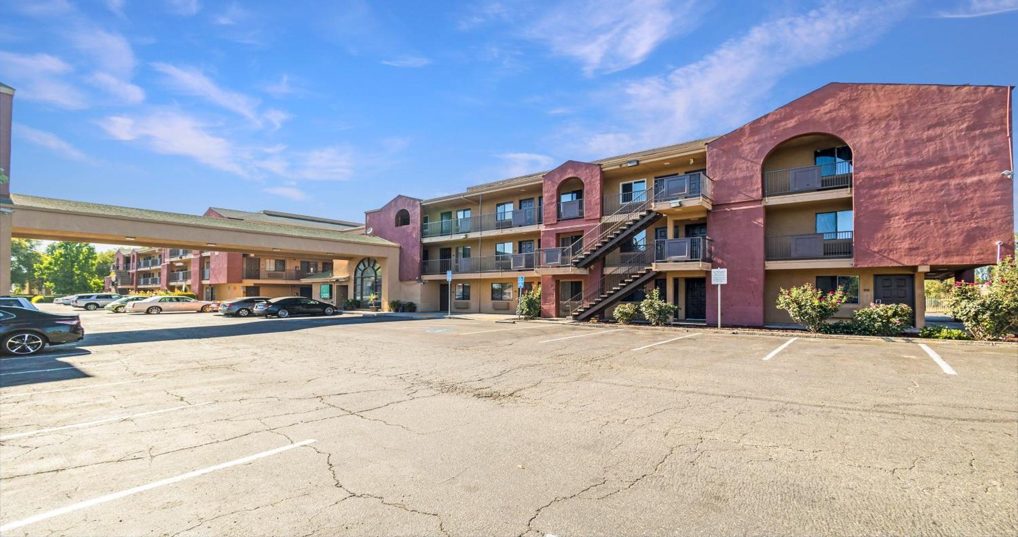 Budget Inn And Suites Stockton Yosemite Eksteriør bilde