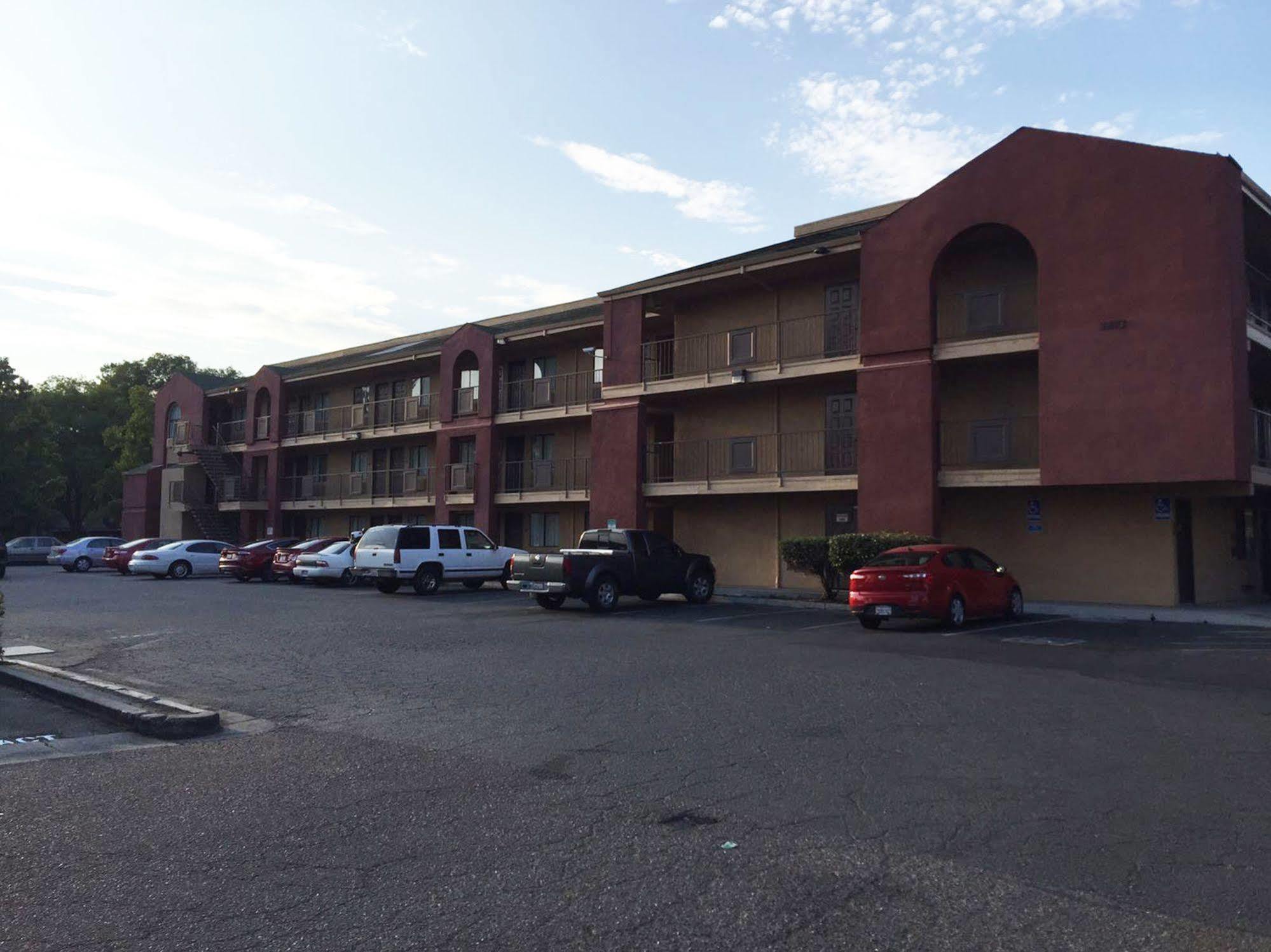 Budget Inn And Suites Stockton Yosemite Eksteriør bilde
