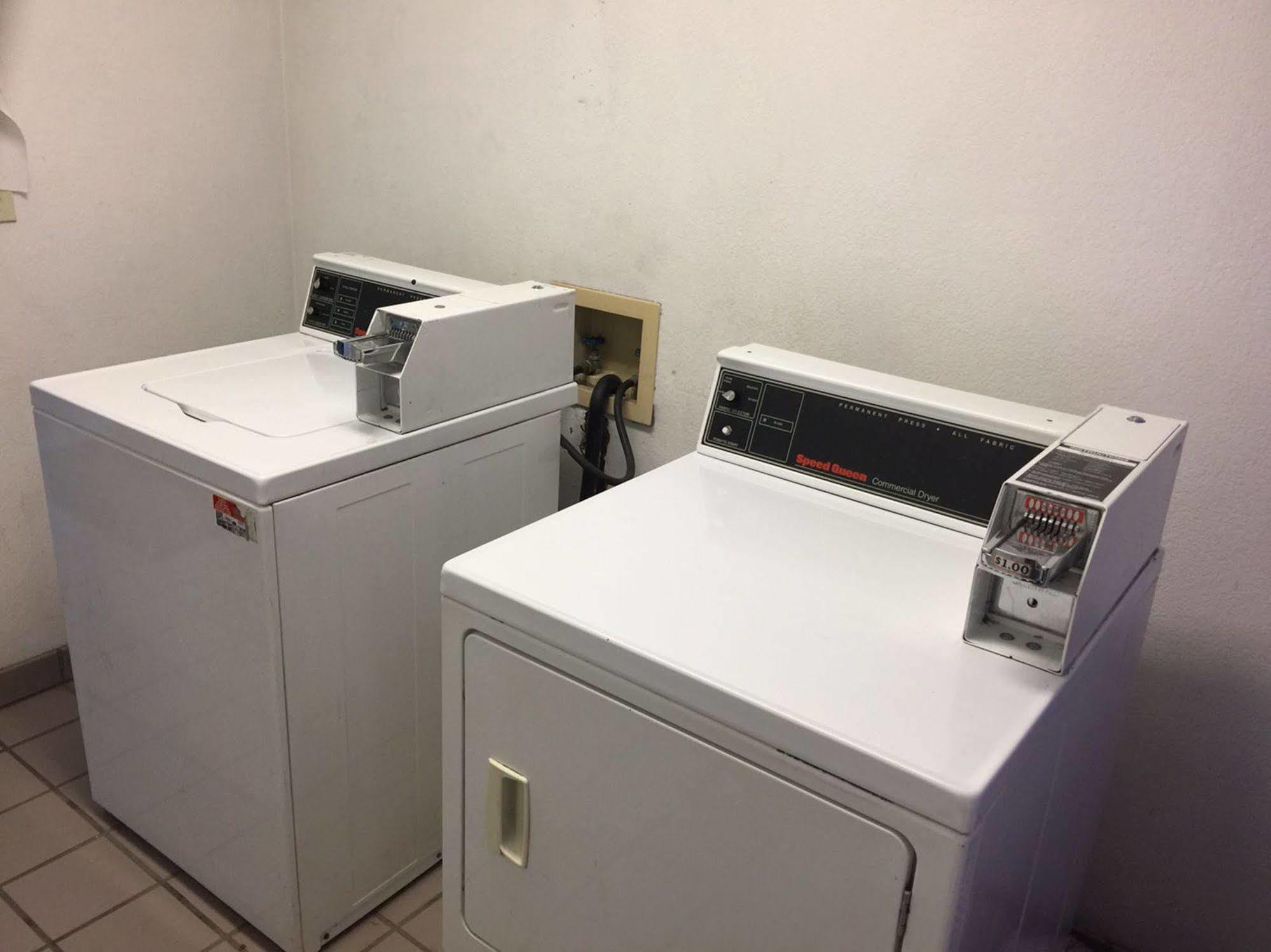 Budget Inn And Suites Stockton Yosemite Eksteriør bilde