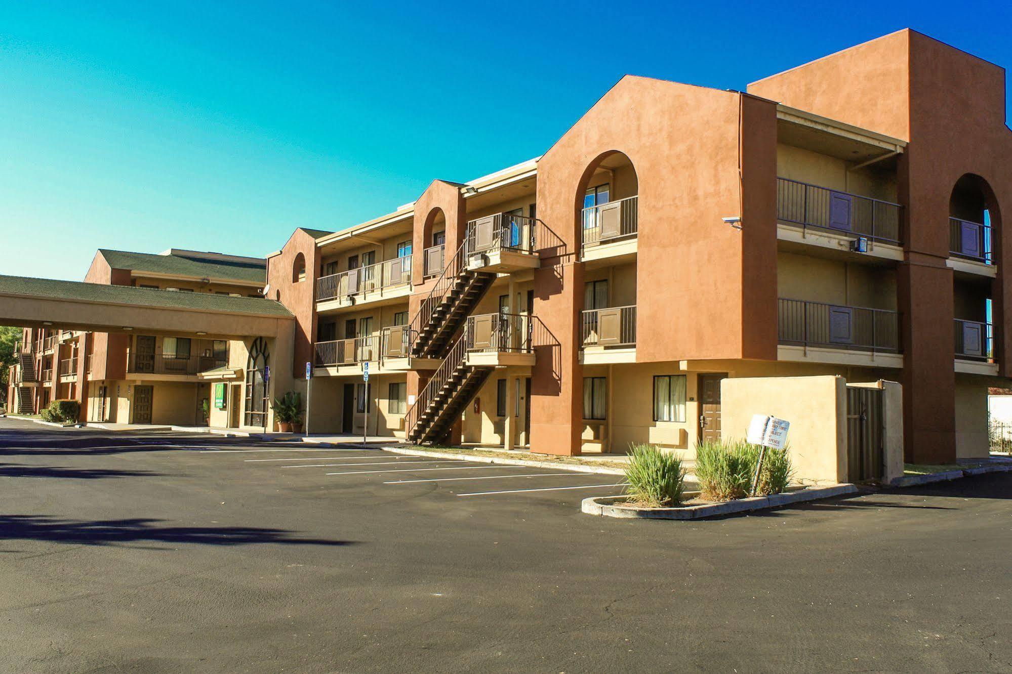 Budget Inn And Suites Stockton Yosemite Eksteriør bilde